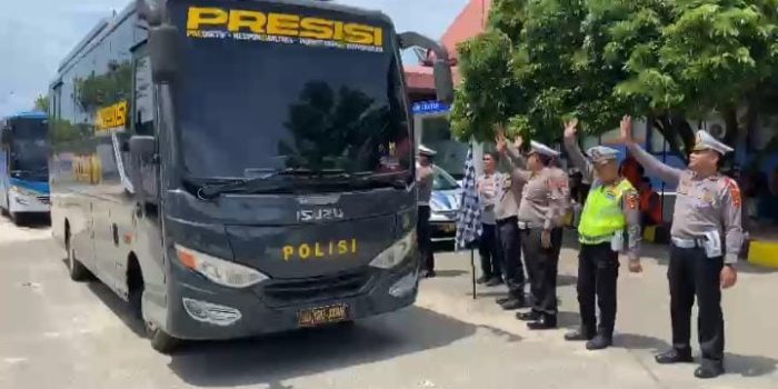Wakapolres Bangka Barat Lepas Program Mudik Gratis Presisi Polres Bangka Barat 2023