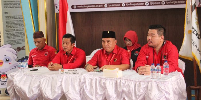 DPC PDIP Basel Serahkan Berkas Baceleg ke KPU, Erwin:Jangan Ada yang Saling Sikut