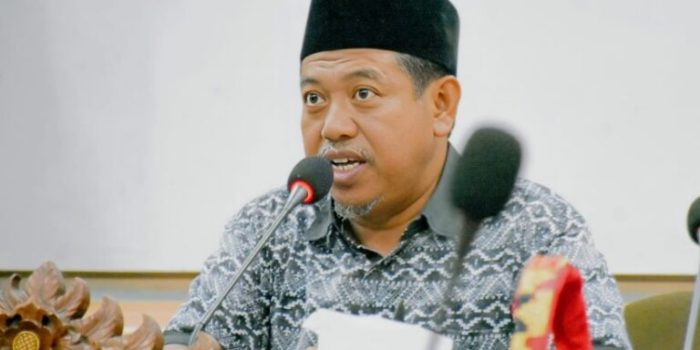 Yulianto Ketua Anggota Komisi 2 DPRD Pimpin Rapat pembahasan LKPJ TA 2022