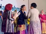 Maharoepa, Seniman Asal Bangka Berpenampilan Unik Berwarna Biru Melambang kan Hasil Laut Babel