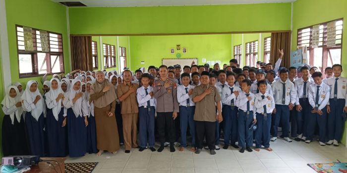 Sambangi Sekolah, Polsek Payung Berikan Sosialisasi Kenakalan Remaja dan Bahaya Narkoba