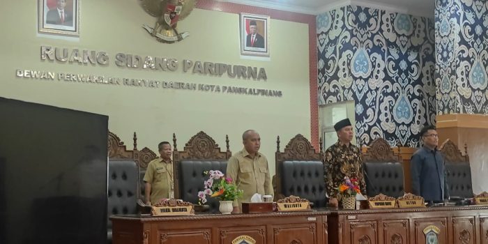 Molen Sampaikan Dua Raperda dalam Rapat Paripurna di DPRD Pangkalpinang