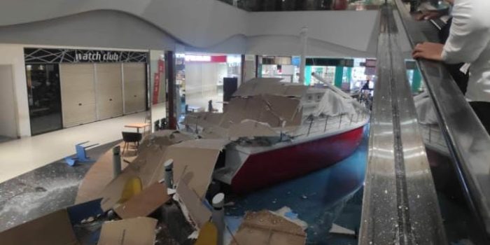 Breaking News !!! Plafon Transmart Pangkalpinang Ambruk