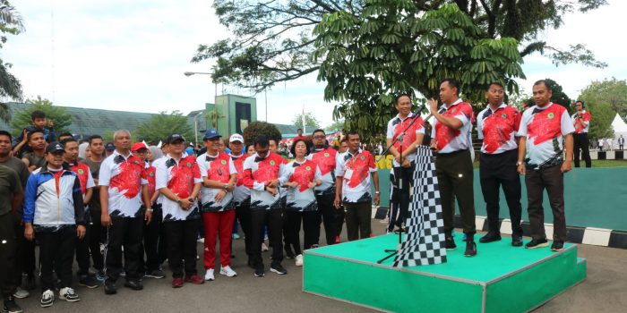 Jalan Santai Meriahkan HUT Ke 13 Korem 045/Gaya