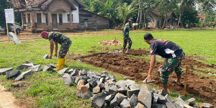 Bukti Nyata Turut Membangun Negeri, Satgas TMMD 117 Bangun Prasati Monumen