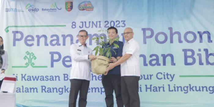 Mewakili Gubernur, Sekda Prov Lampung Fahrizal Darminto Gelar Tanam Pohon Peringati HLHS