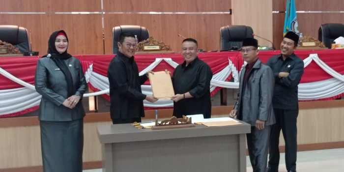 Hadiri Rapat Paripurna, Ini Yang Disampaikan Bupati Bangka Selatan