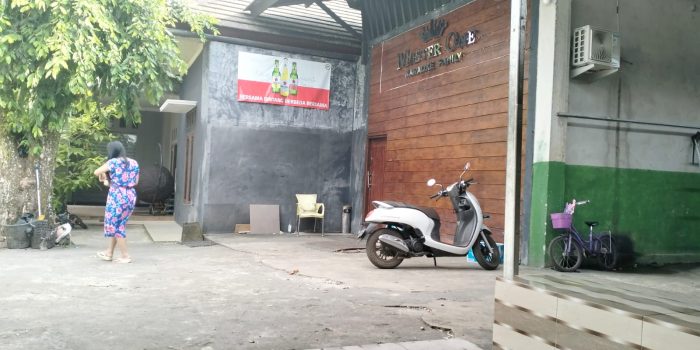 Mengintip Genitnya LC hingga Nego Open BO dalam Keremangan Family Karaoke Milik Karsono