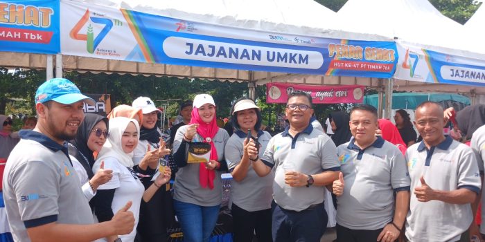 Wabup Debby Hadir Bersama Masyarakat Di Pantai Laut Nek Aji
