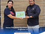 Ketua PWI Babel Serahkan Sertifikat UKW Angkatan IX