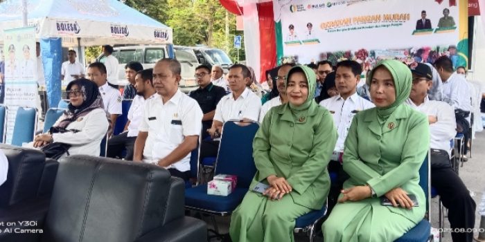 Riswanda Ibu Was Koramil 06/Vlll Bukit Intan Hadiri Kegiatan Gerakan Pangan Murah