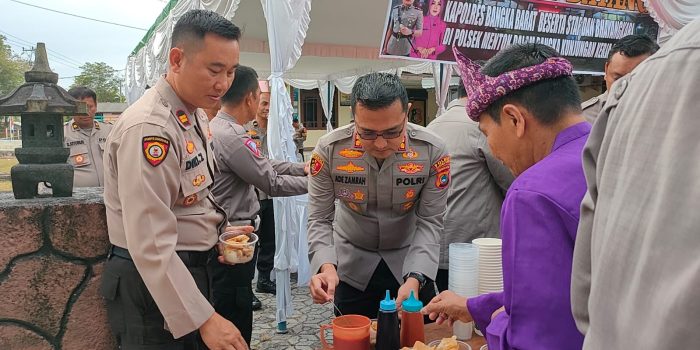Kapolres Bangka Barat Melaksanakan Kunker ke Polsek Mentok, Bantuan Sosial