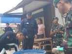 Sat Brimob Polda Babel bersama Yonif 147 KGJ Bagikan Air Bersih ke Warga
