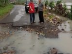 Watoni Noerdin Anggota Fraksi PDI Perjuangan DPRD Prov Lampung Tinjau Gorong-gorong Amblas di Marga Punduh