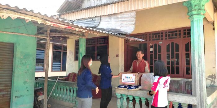 Angin Puting Beliung Terjang 6 Rumah Warga Sempan, Honda Babel Berikan Bantuan