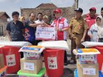 Pemprov Bersama PMI Lampung Salurkan Bantuan pada Warga Pasca Kebakaran di Pekon Sukananti