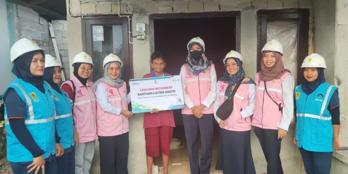 Srikandi PLN Hadirkan Senyuman Cahaya Terang ke Warga Penerima Manfaat di Belitung