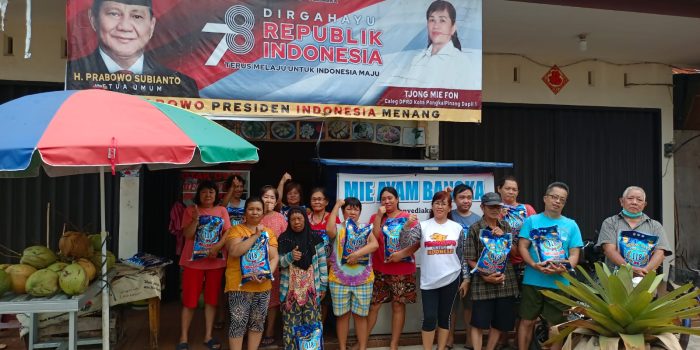 Bacaleg Gerindra Pangkalpinang Salurkan 700 Kampil Beras ke Masyarakat 