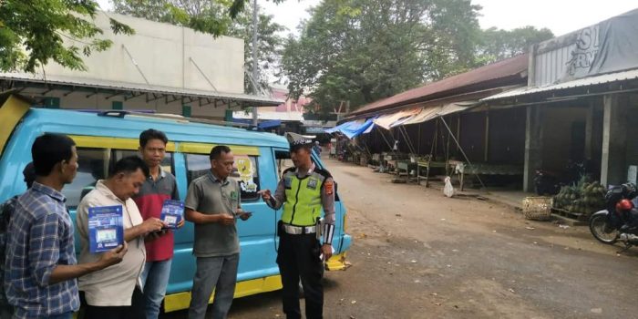 Ajak Masyarakat untuk Disiplin Berlalu Lintas, Sat lantas Polres Metro Berikan Himbauan Humanis