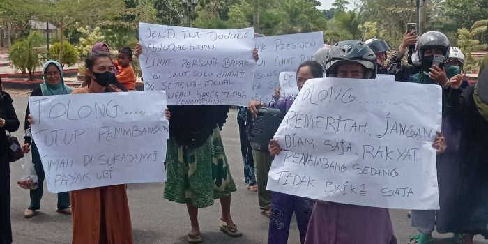 Sampaikan Aspirasi, Puluhan Istri Penambang di Sukadamai Minta Penimbang Beli Harga Standar