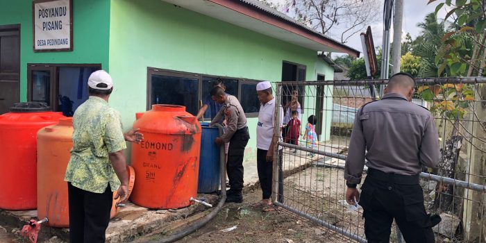 Direktorat Samapta Polda Babel Kembali Salurkan 4 Ribu Liter Air Bersih ke Masyarakat di Bangka Tengah