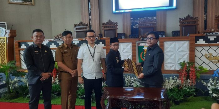 Gelar Paripurna DPRD Lamtim Putuskan  Lima Reperda
