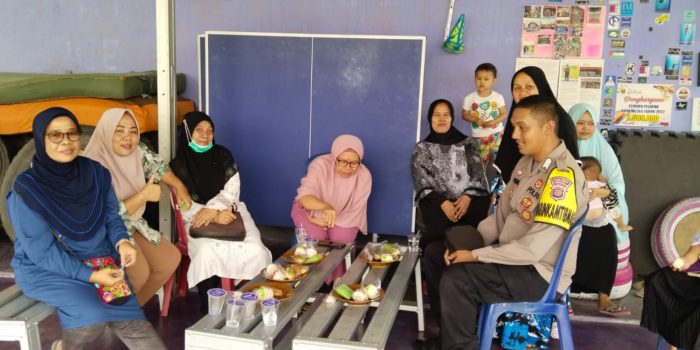 Jelang Pemilu 2024: Bhabinkamtibmas Polres Metro Edukasi Masyarakat Antisipasi Hoax