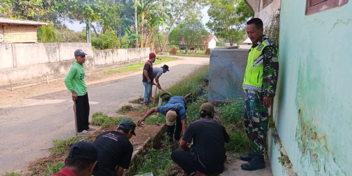 Ciptakan Lingkungan Asri, Babinsa Giatkan Semangat Gotong-royong