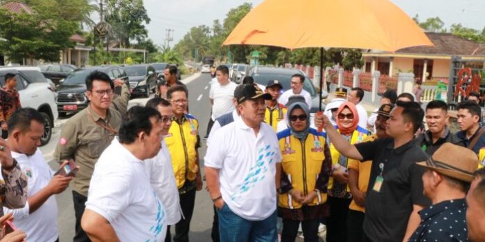 Gubernur Lampung Arinal Djunaidi Turun Langsung Tinjau Perbaikan Ruas  Jalan di Lamtim