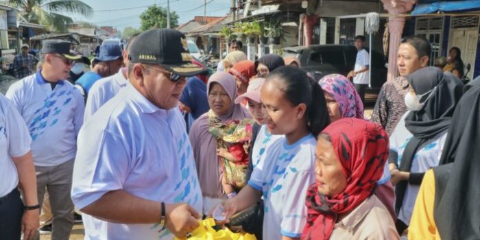 Gubernur Lampung Serahkan Bantuan  Sembako dan Kursi Roda di Desa  Margasari 