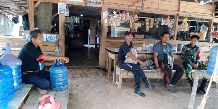 Musim Hujan, Babinsa Koramil Payung Imbau Warga Waspada Bencana Alam