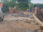 Pengerjaan Proyek Jembatan Air Kujut Bacang Senilai Rp 3.1 Milyar Molor