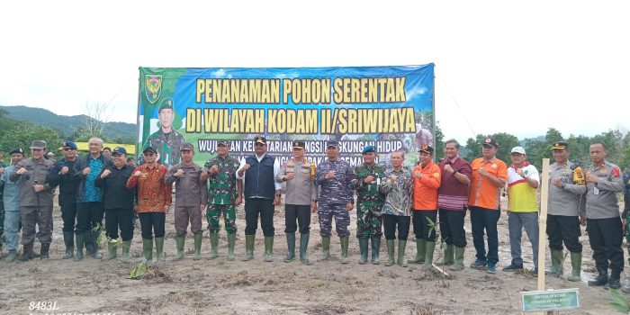 Rehabilitasi Lahan Kritis, Pj Gubernur Safrizal Terus Gencarkan Gerakan Penanaman Pohon