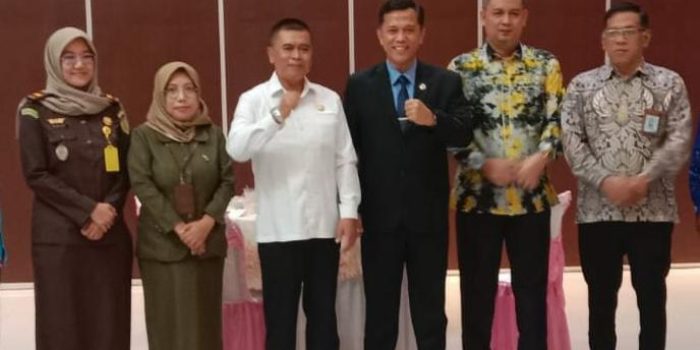 Sekda Bersama Ketua DPRD Hadiri Wisuda STISIPOL Dharma Wacana Kota Metro