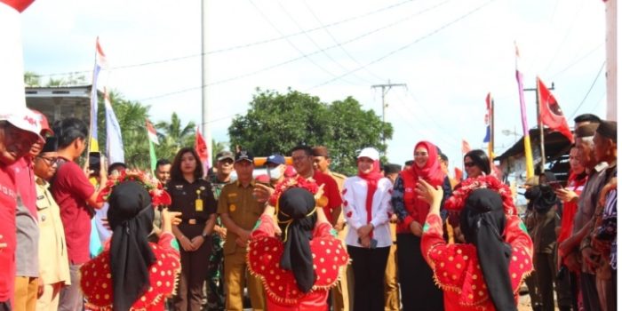 Ratusan Warga Jelutung II Sambut Kedatangan Riza-Debby