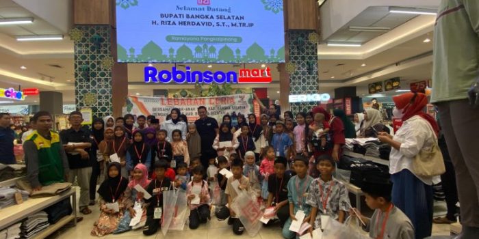 Bupati Basel Ajak 50 Anak Yatim Belanja Kebutuhan Lebaran