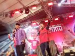 Nyanyi Lagu Bento, Pj Gubernur Babel dan Bupati Basel Pukau Ribuan Penonton Basel Bekecak