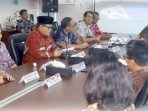 PJ Bupati Bangka M.Haris menyerahkan Laporan LKPD kekantor BPK Provinsi Kepulauan Bangka Belitung