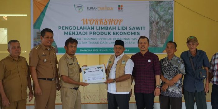 Mengubah Limbah Lidi Sawit Menjadi Produk Ekonomis