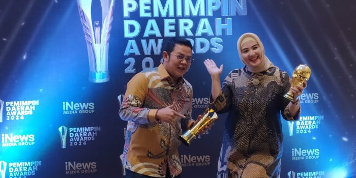 Dalam Sehari, Riza-Debby Raih 2 Penghargaan Nasional