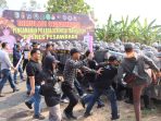 Ratusan Personel Polresta Pangkalpinang Amankan Aksi Kawal Putusan MK Di Titik Nol Kilometer Pangkalpinang