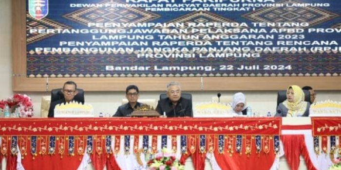 Diruang Sidang DPRD Lampung Sekdaprov Sampaikan Raperda Tentang RPJM
