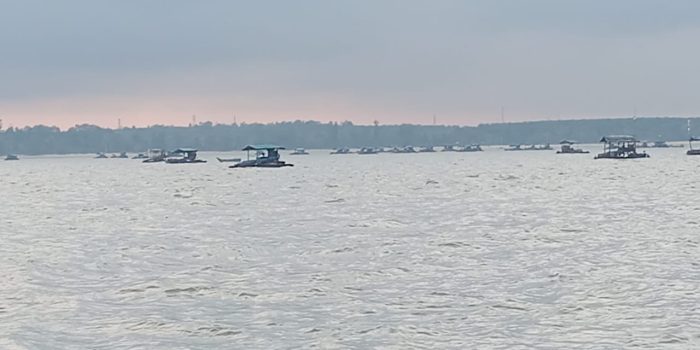 Puluhan Ponton TI Kepung Tembelok -Keranggan, Kapolres Babar Kecolongan?