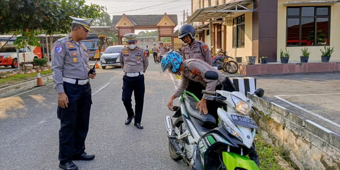Masuki Hari Ketiga OZM 2024, Ditlantas dan Propam Polda Babel Sasar Kelengkapan Kendaraan Personel