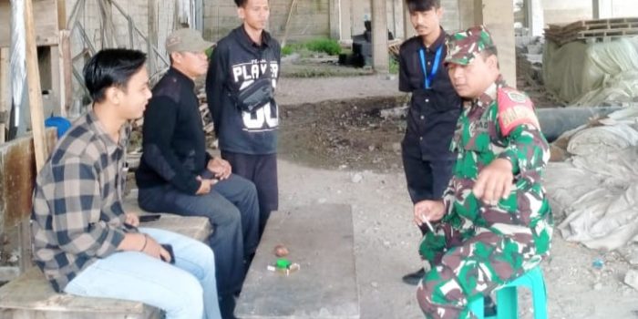 Babinsa Koramil 2307/Ciwandan, Komsos Gotong Royong Pembersihan Lingkungan
