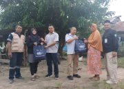Peduli Warga Terdampak Banjir di Desa Belo Laut, PT Timah Serahkan Paket Sembako