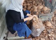Dari Pakaian ke Peras Kelapa, Kisah Transformasi Usaha Nuriah bersama PT Timah