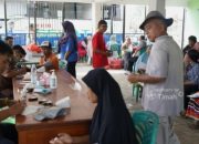 Warga Desa Baskara Bakti Serbu Mobil Sehat PT Timah, Pelayanan Kesehatan Gratis yang Dinantikan