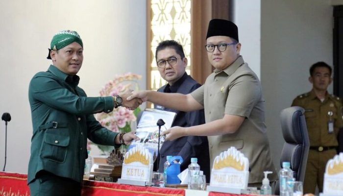 Ahmad Giri Akbar Ketua DPRD Provinsi Lampung Pimpin Rapat Paripurnat