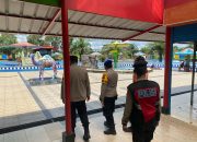 Kapolres Bangka Tengah Sapa Pengunjung Pantai Terentang, Imbau Keselamatan Berlalu Lintas Pasca Lebaran